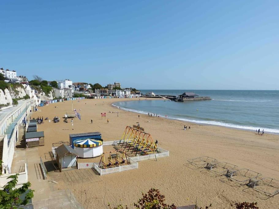 Appartement Amazing Sea Views And Much More…. à Broadstairs Extérieur photo